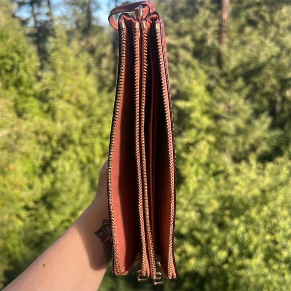 COACH Double Zip Phone Wristlet Wallet Peachy Color w Gold Hardware AUTHENTIC - Picture 4 of 9